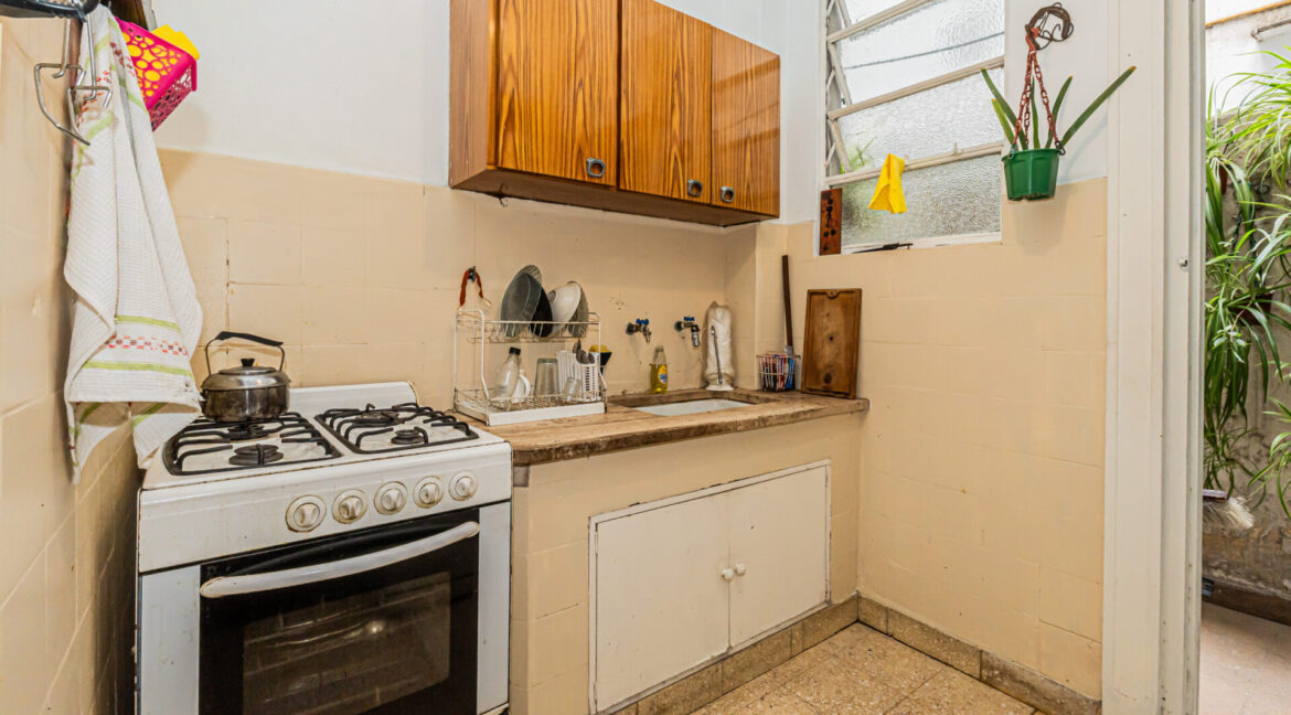 Av Alvarez Thomas 811-11