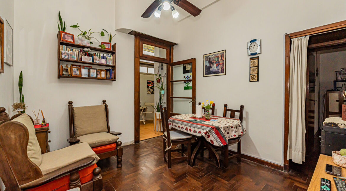 Av Alvarez Thomas 811-16