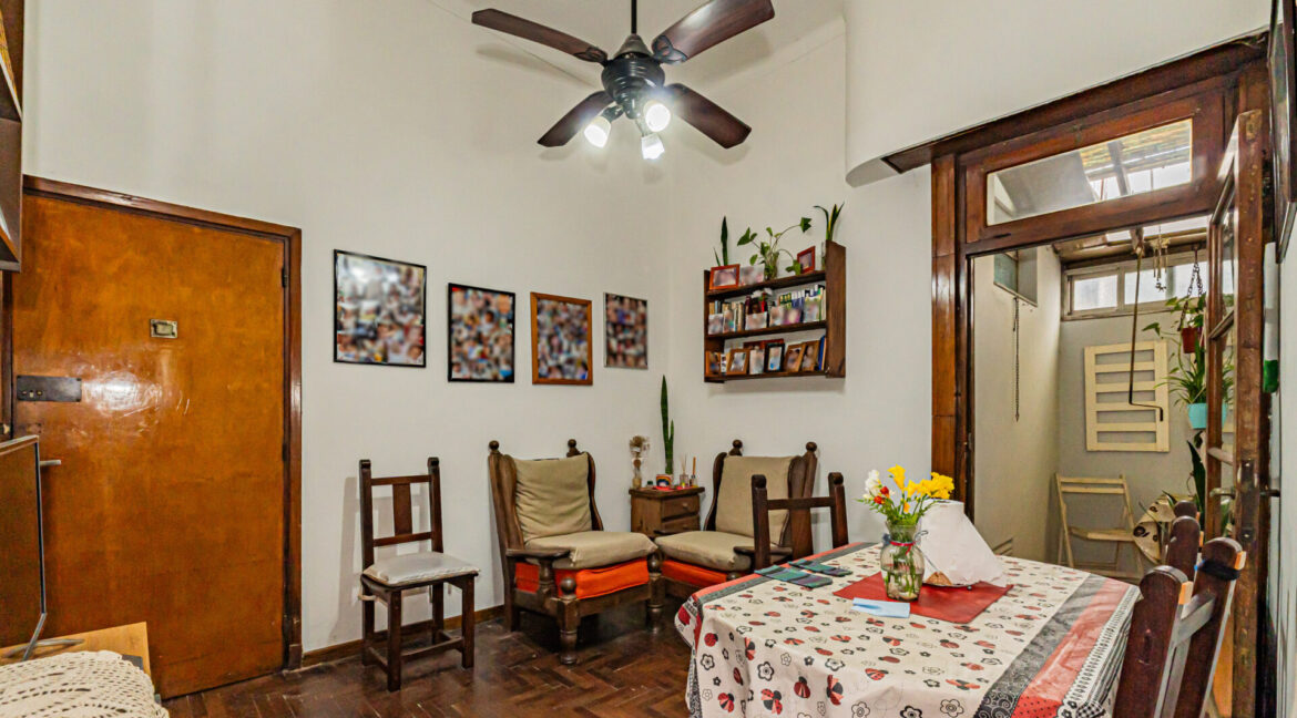 Av Alvarez Thomas 811-17