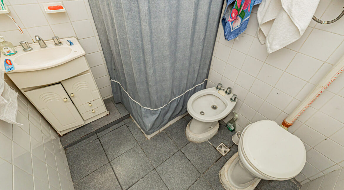 Av Alvarez Thomas 811-8